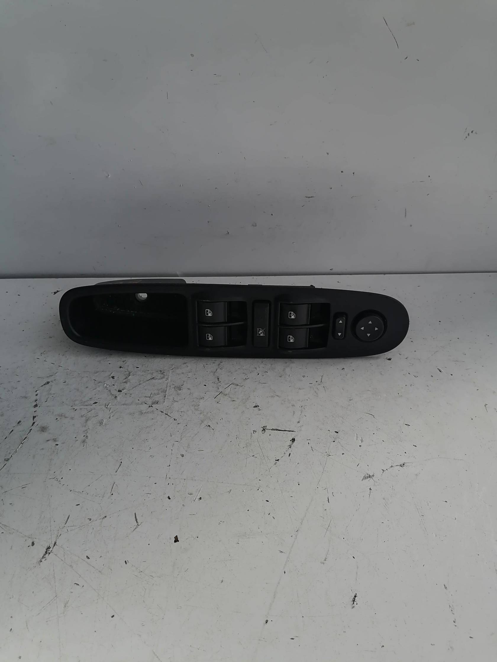 Interruttore alzacristalli porta ant.